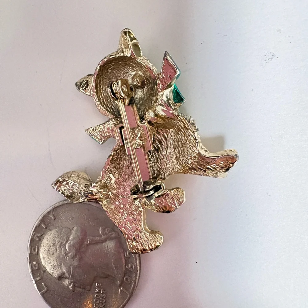 Elegant vintage Gold tone Cat Brooch with Green Bow and red rhinestone eyes